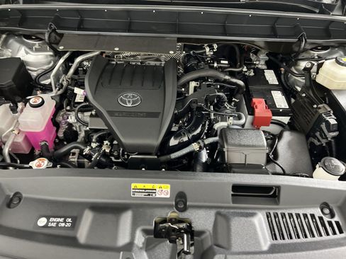 Used 2023 Toyota Highlander XLE FWD image 28