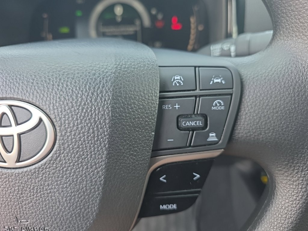 Used 2025 Toyota Camry LE FWD image 17