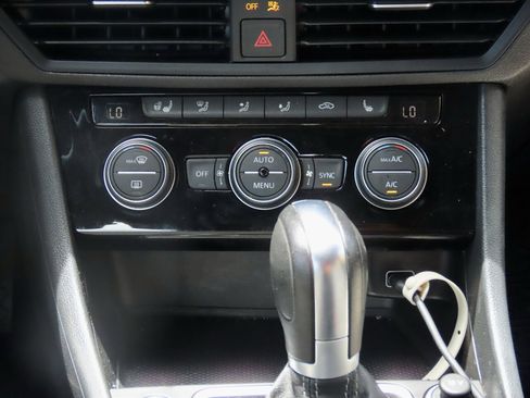 Used 2019 Volkswagen Jetta R-Line w/ R-Line Cold Weather Package FWD image 22