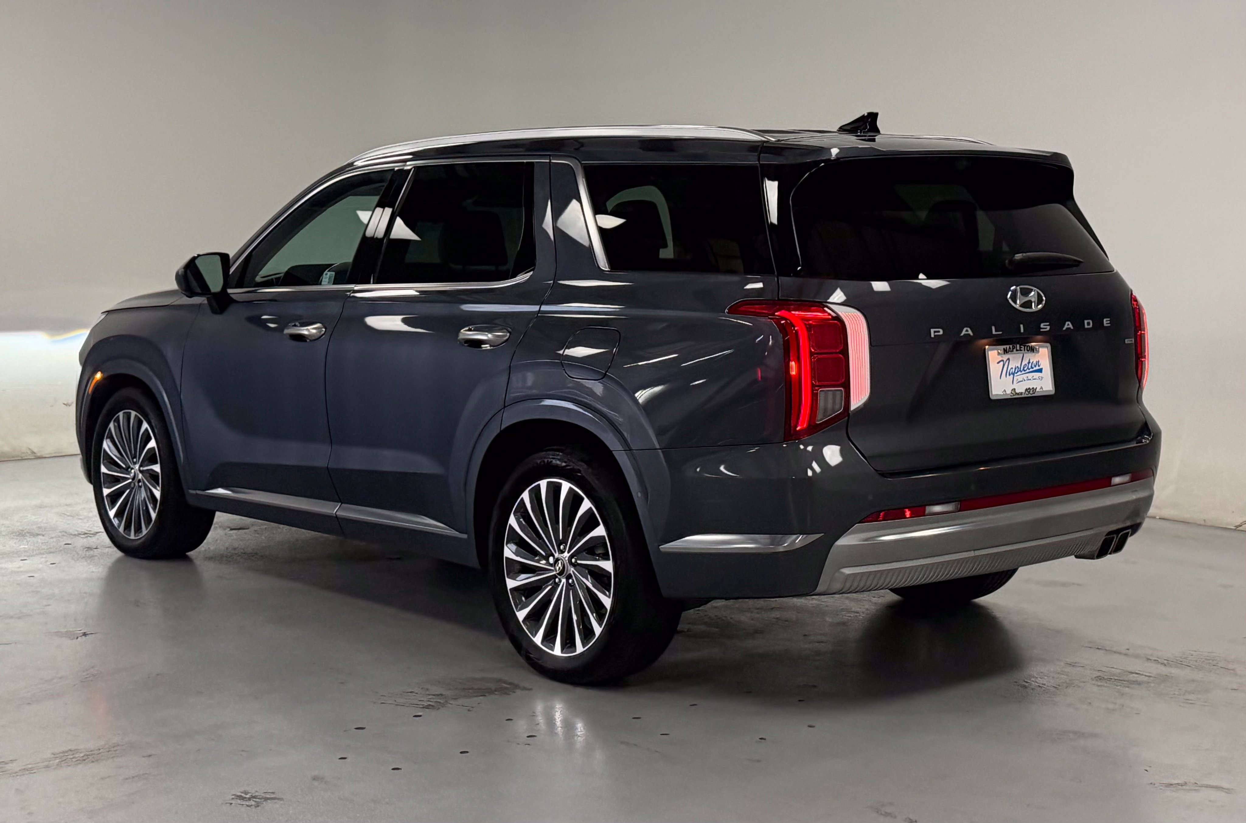 Used 2024 Hyundai Palisade Calligraphy AWD/4WD image 4