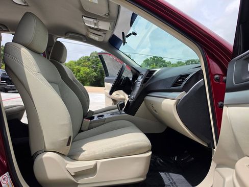 Used 2011 Subaru Outback 2.5i Premium AWD/4WD image 31