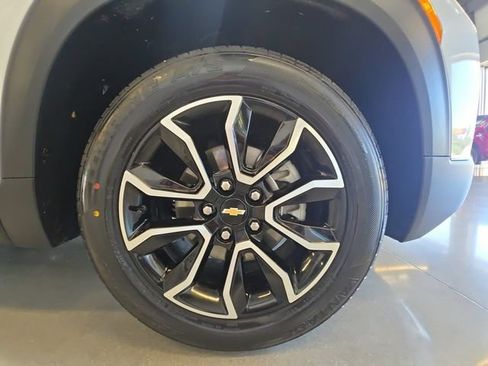 Used 2023 Chevrolet TrailBlazer ACTIV w/ Technology Package FWD image 29