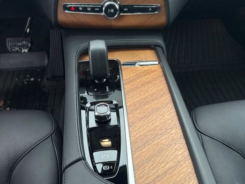 Certified 2024 Volvo XC90 B6 Plus w/ Protection Package Premier image 25