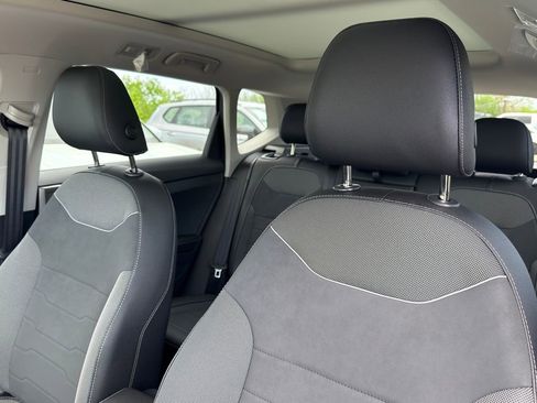 New 2026 Volkswagen Taos SE FWD image 12