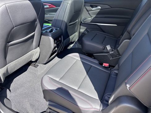 Used 2025 Chevrolet Traverse High Country image 12