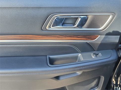 Used 2016 Ford Explorer Limited image 10