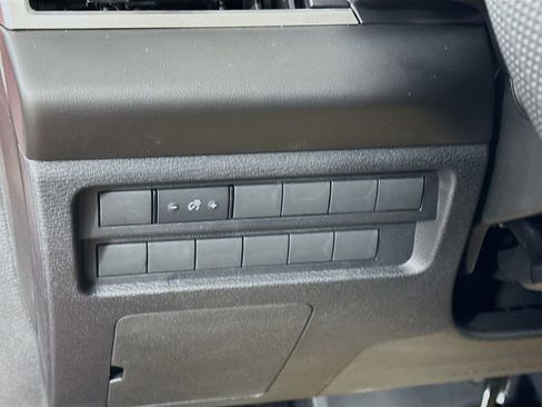 New 2025 Mitsubishi Outlander ES image 10