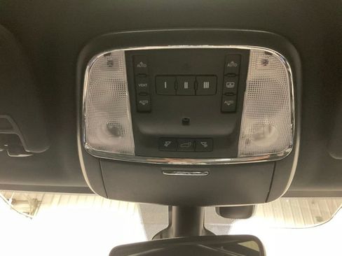 Used 2018 Jeep Grand Cherokee Trailhawk w/ Trailhawk Luxury Group AWD/4WD image 29