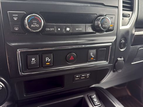 Used 2019 Nissan Titan SL w/ Midnight Edition AWD/4WD image 19