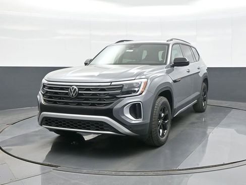 New 2026 Volkswagen Atlas Peak Edition image 3