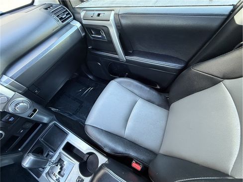 Used 2022 Toyota 4Runner SR5 Premium w/ Moonroof Package RWD image 9