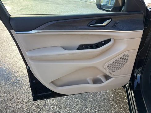 Used 2025 Jeep Grand Cherokee L Limited w/ Trailer Tow Package image 11