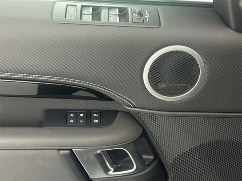Used 2023 Land Rover Discovery S R-Dynamic image 17