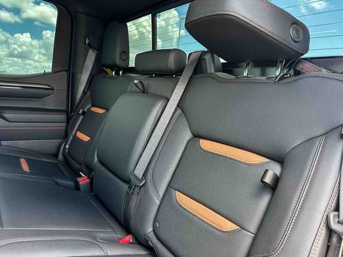Used 2023 GMC Sierra 1500 AT4 w/ AT4 Premium Package AWD/4WD image 19