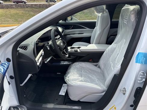 New 2026 Cadillac Lyriq Premium Luxury image 8