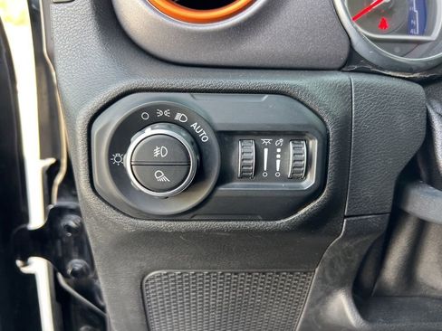 Certified 2021 Jeep Gladiator Mojave AWD/4WD image 10
