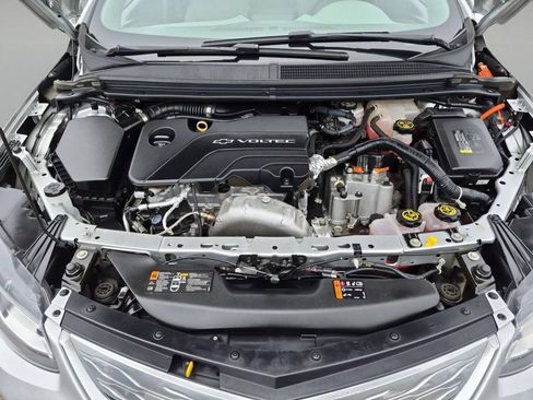 Certified 2018 Chevrolet Volt LT w/ Comfort Package FWD image 30