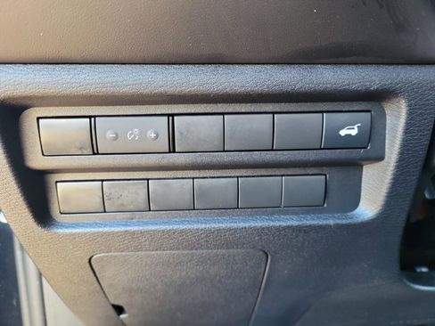 Used 2024 Mitsubishi Outlander SE image 18