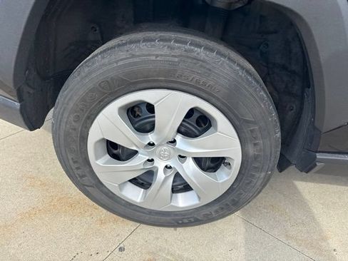 Used 2022 Toyota RAV4 LE AWD/4WD image 10