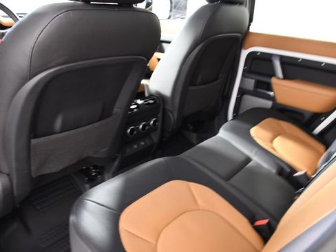 Used 2024 Land Rover Defender 130 X-Dynamic SE AWD/4WD image 27