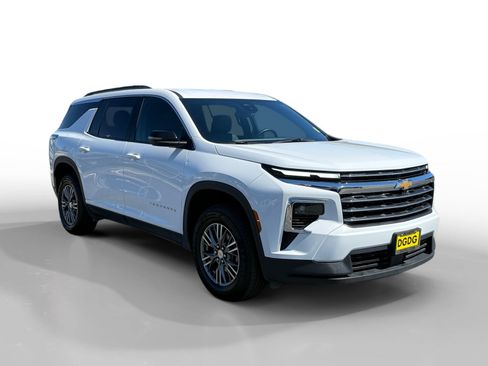 Used 2025 Chevrolet Traverse LT AWD/4WD image 7