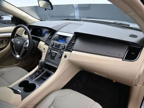 Used 2017 Ford Taurus SE image 39