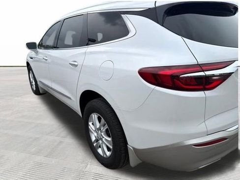 Used 2019 Buick Enclave Essence FWD image 3