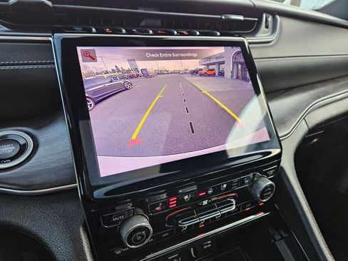 Used 2023 Jeep Grand Cherokee Overland w/ Luxury Tech Group IV image 32