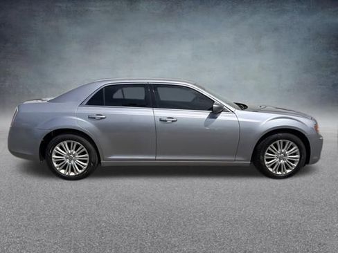 Used 2014 Chrysler 300 AWD w/ Driver Convenience Group image 5
