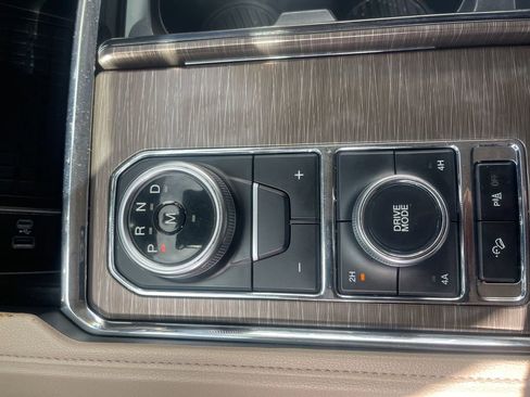 Used 2024 Ford Expedition Limited image 25