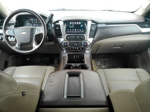 Used 2016 Chevrolet Suburban LT RWD image 3