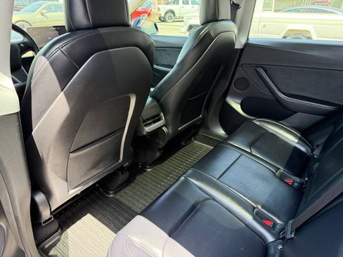 Used 2022 Tesla Model Y Long Range AWD/4WD image 26