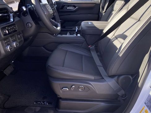 Used 2026 GMC Yukon XL Denali w/ Denali Reserve Package AWD/4WD image 32