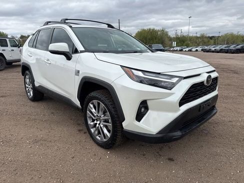 Used 2022 Toyota RAV4 XLE Premium AWD/4WD image 7