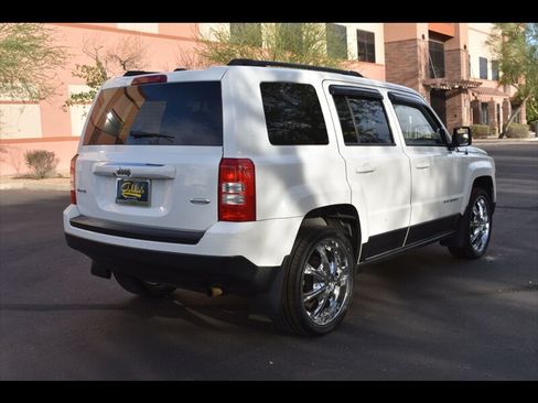 Used 2016 Jeep Patriot Latitude AWD/4WD image 7