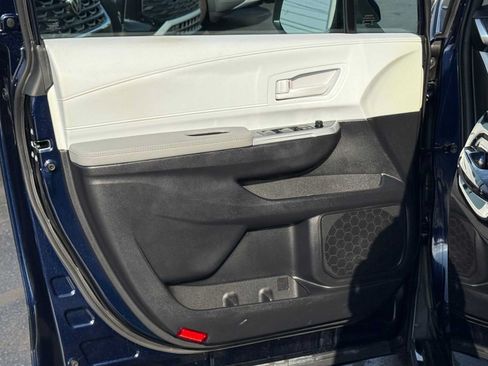 Certified 2026 Toyota Sienna LE AWD/4WD image 11