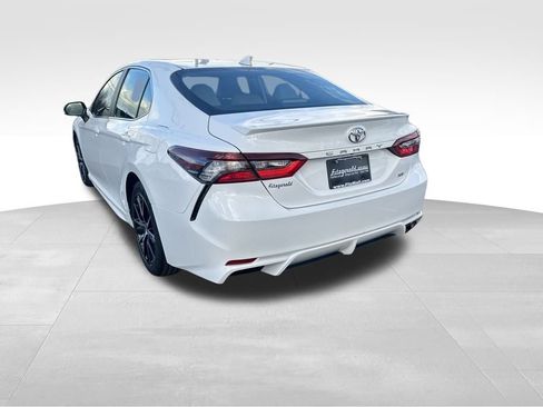 Used 2023 Toyota Camry SE image 5