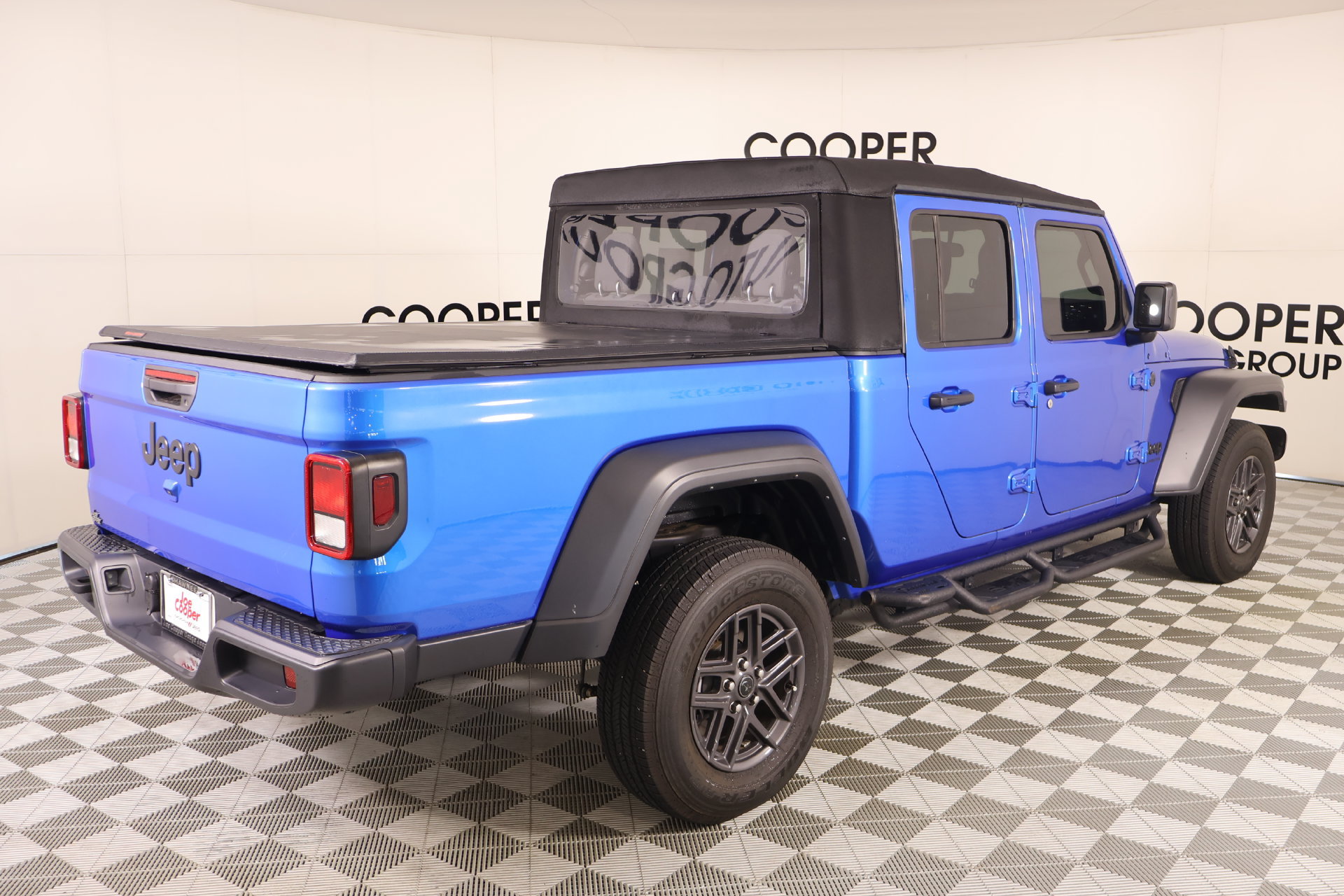 Used 2024 Jeep Gladiator Sport AWD/4WD image 19