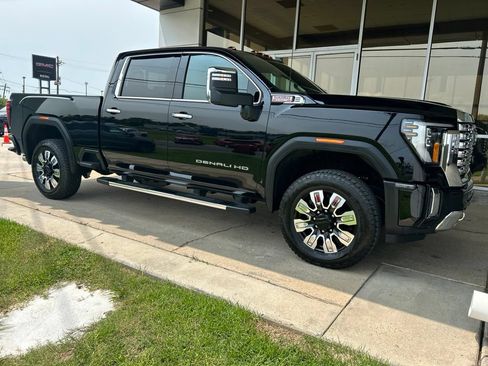 Used 2026 GMC Sierra 2500 Denali w/ Denali Reserve Package AWD/4WD image 2