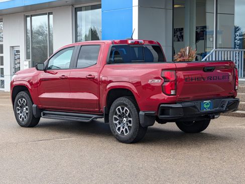 Certified 2024 Chevrolet Colorado Z71 w/ Z71 Convenience Package 2 image 4