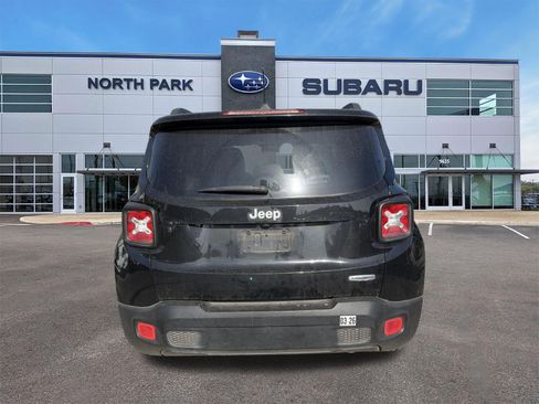 Used 2015 Jeep Renegade Latitude FWD image 4