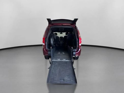 Used 2019 Dodge Grand Caravan GT FWD image 8