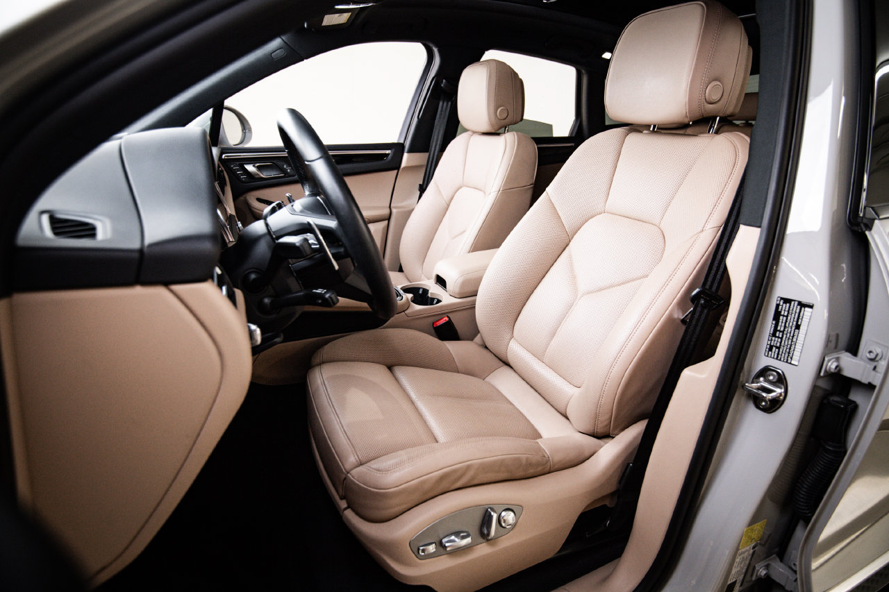 Certified 2026 Porsche Macan AWD/4WD image 5