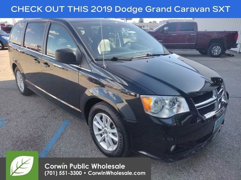 Used 2019 Dodge Grand Caravan SXT image 1
