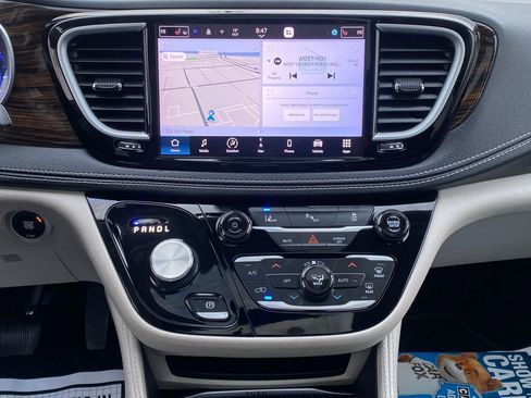 Used 2023 Chrysler Pacifica Limited image 24