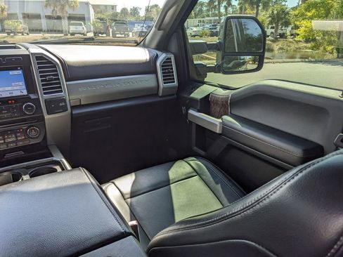 Used 2017 Ford F250 Lariat w/ Chrome Package image 17