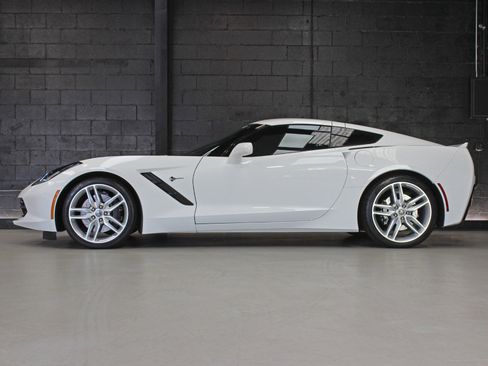 Used 2019 Chevrolet Corvette Stingray Coupe image 3