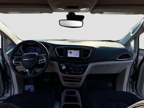 Used 2023 Chrysler Voyager LX FWD image 3