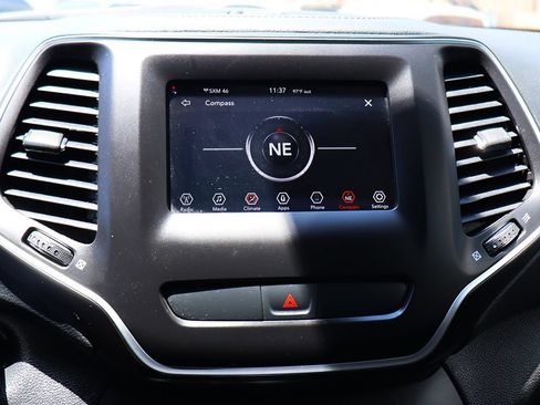 Used 2019 Jeep Cherokee Latitude w/ Popular Appearance Group FWD image 49