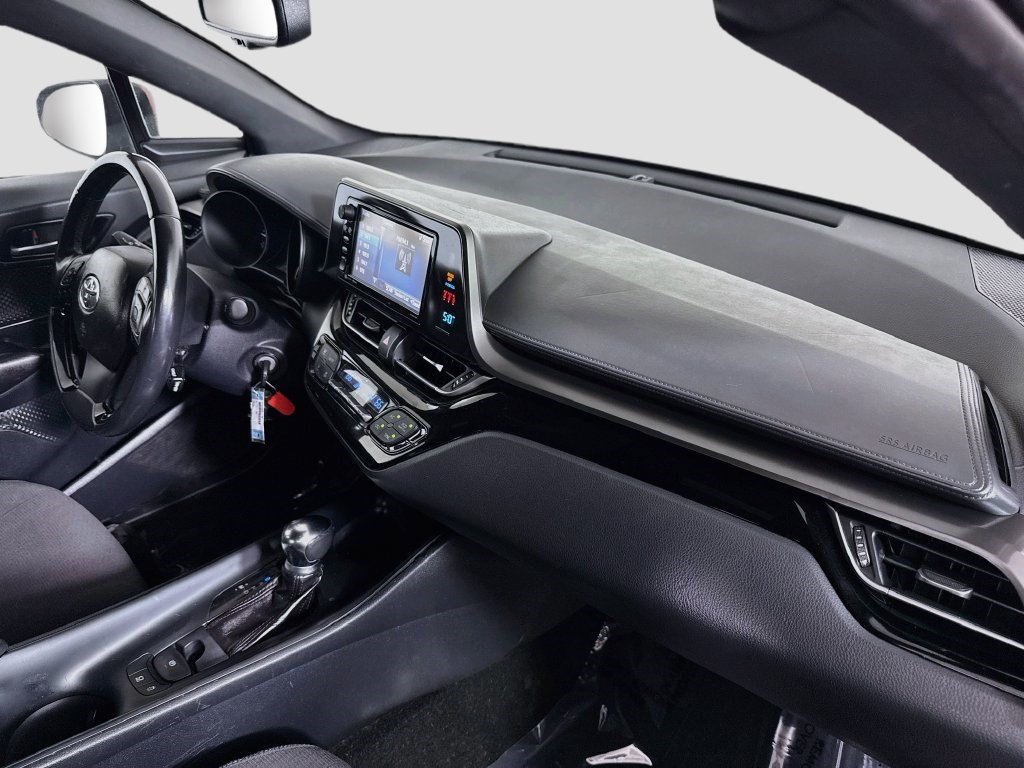 Used 2018 Toyota C-HR XLE FWD image 29